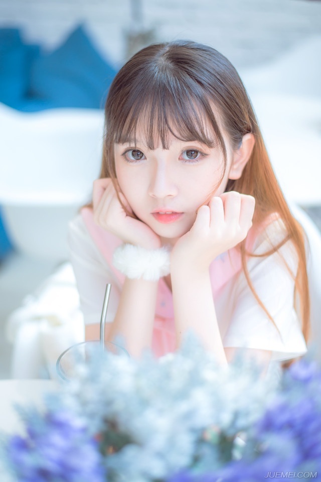 友谊需要渐渐悉意培养，进程十分艰巨，绝非即冲咖啡或即食面，对任何方式豪情有三分仔细的人，都不会情愿在人海芸芸众生中客串，跑去排长龙等做某君的好朋友。